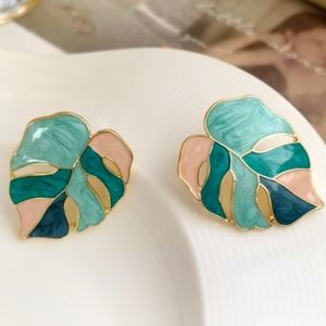 Exaggerated Leaf Earrings π